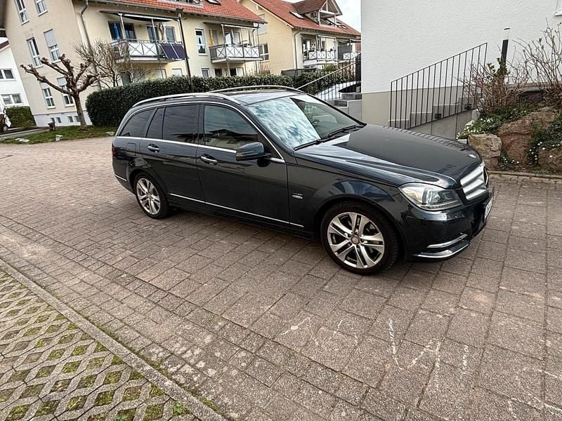Gebraucht Mercedes C300 231 PS (169 kW) 2011 Schwarz Kombi