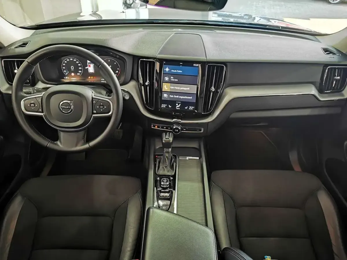 Gebraucht Volvo XC60 Momentum 190 PS (139 kW) 2018 Grau SUV