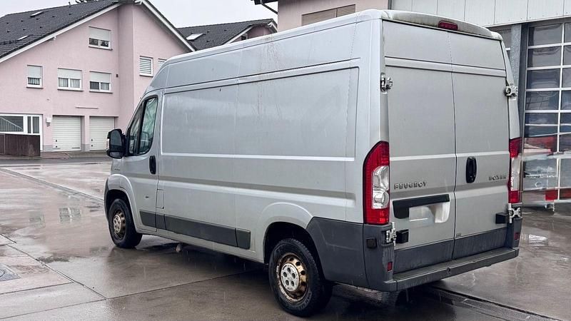Gebraucht Peugeot Boxer 120 PS (88 kW) 2010 Grau Van