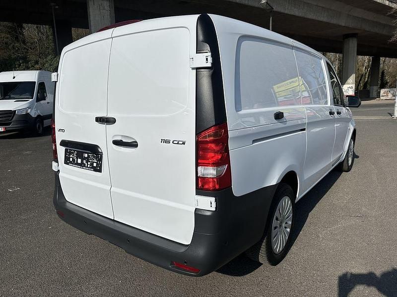 Gebraucht Mercedes Vito 163 PS (119 kW) 2024 Arktikweiss Van
