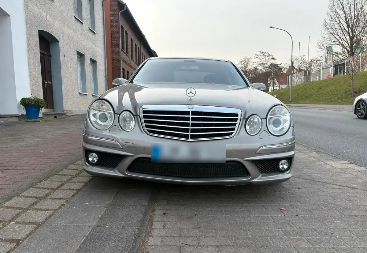 Gebraucht Mercedes E240 177 PS (130 kW) 2005 Grau Limousine