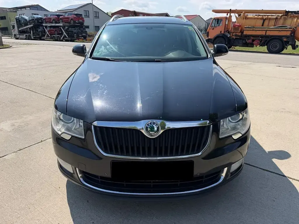 Gebraucht Skoda Superb Ambition 170 PS (125 kW) 2013 Schwarz Limousine