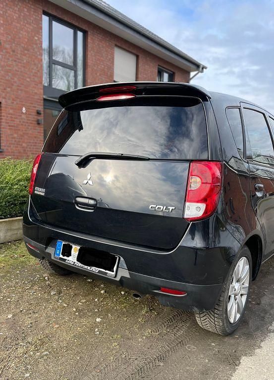 Gebraucht Mitsubishi Colt Invite 95 PS (69 kW) 2011 Schwarz Kleinwagen