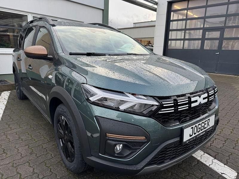 Neu Dacia Jogger Extreme 110 PS (80 kW) 2025 Grün Van / Kleinbus
