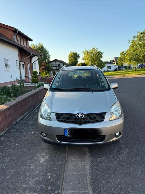 Beige Gebraucht 2002 Toyota Corolla Verso Sol Van / Kleinbus | 3.900 € (Fairer Preis) - Bild 1/4
