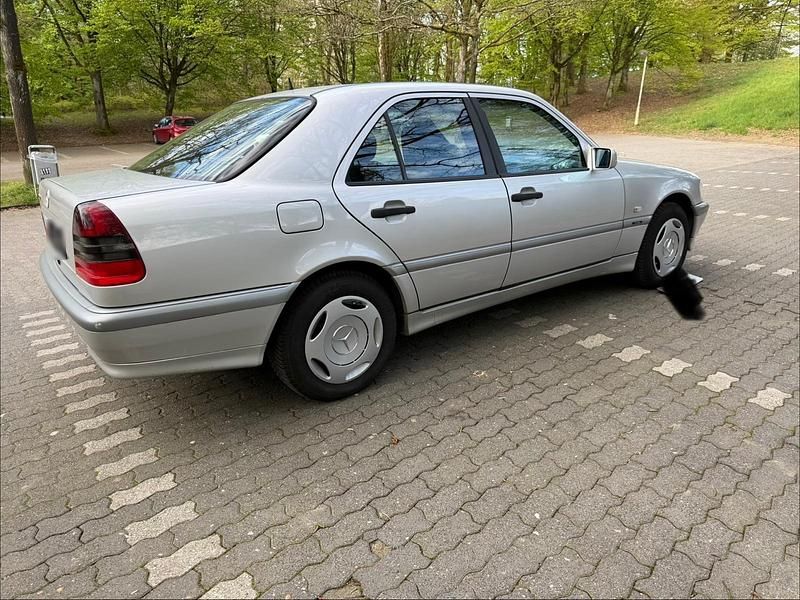 Gebraucht Mercedes C200 136 PS (100 kW) 2000 Silber Limousine