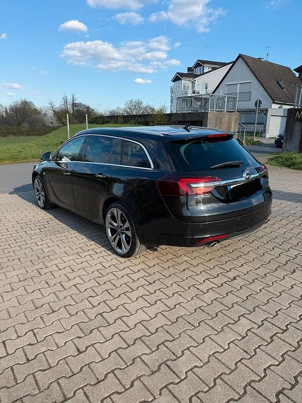 Gebraucht Opel Insignia 195 PS (143 kW) 2013 Schwarz Kombi