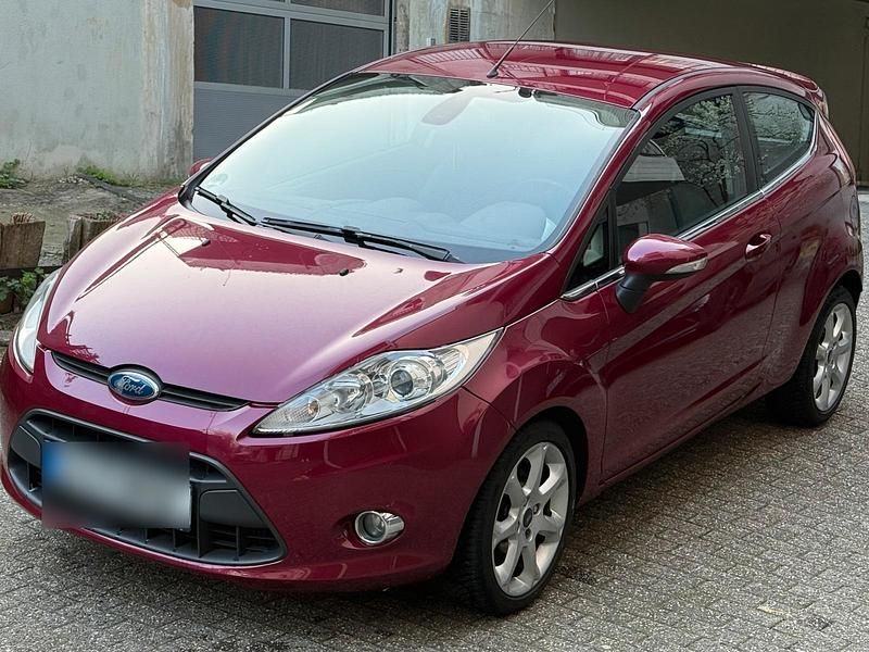 Gebraucht Ford Fiesta Titanium 96 PS (70 kW) 2009 Rot Kleinwagen