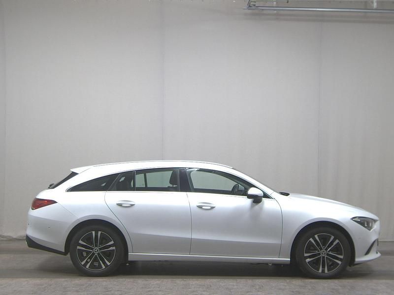 Weiss Gebraucht 2023 Mercedes CLA180 Progressive Limousine | 19.980 € (Superpreis) - Bild 1/4