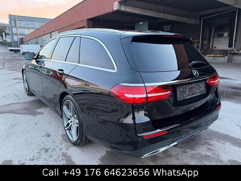 Gebraucht Mercedes E220 AMG line 194 PS (142 kW) 2016 Schwarz Limousine