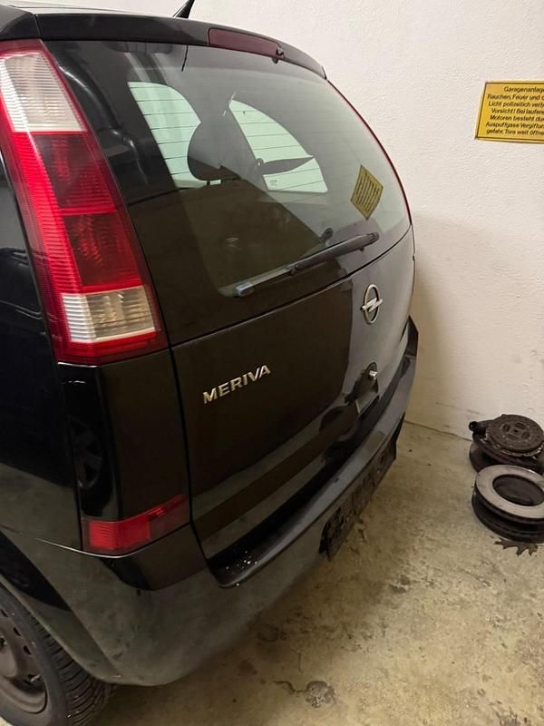 Second-hand Opel Meriva 101 CP (74 kW) 2003 Negru Monovolum