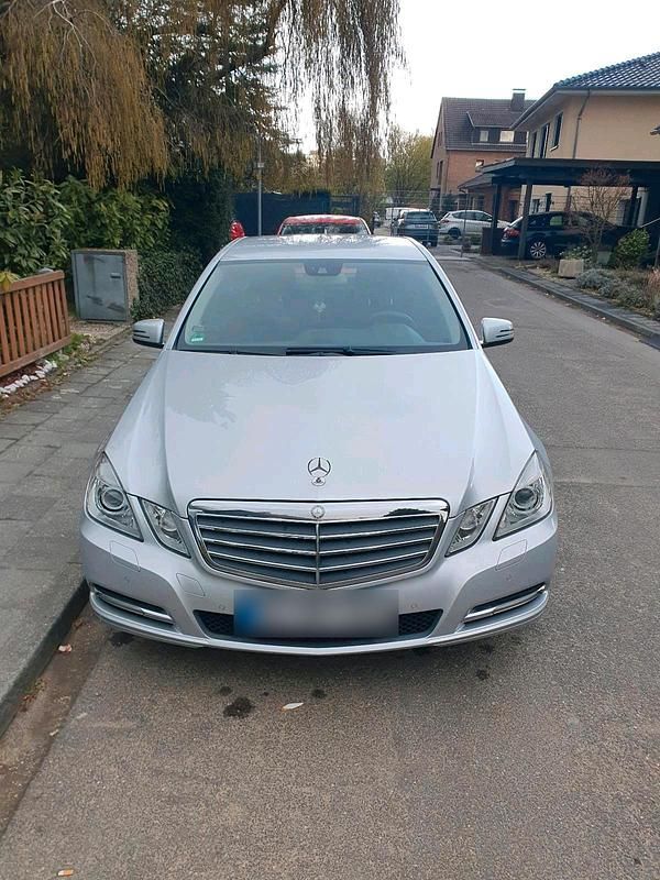 Gebraucht Mercedes E200 136 PS (100 kW) 2010 Grau Limousine