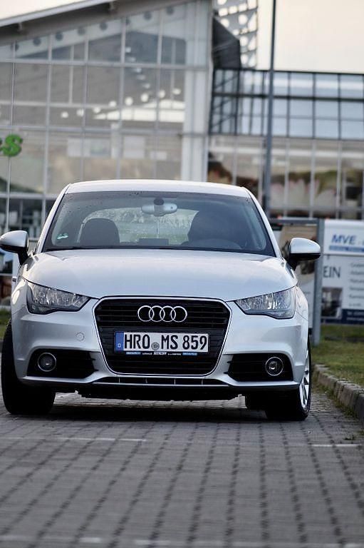 Silber Gebraucht 2013 Audi A1 Performance Kleinwagen | 9.250 € (Guter Preis) - Bild 1/4