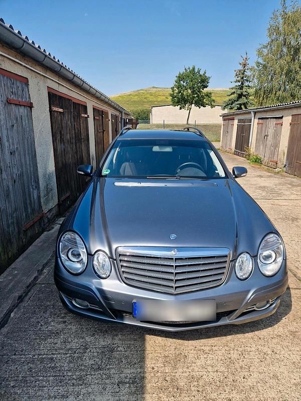 Grau Gebraucht 2008 Mercedes E200 Kombi | 6.900 € (Fairer Preis) - Bild 1/4