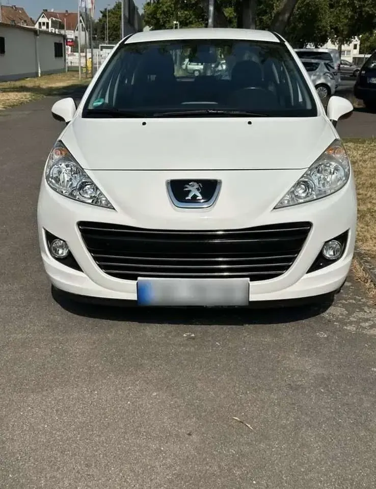 Gebraucht Peugeot 207 109 PS (80 kW) 2012 Kleinwagen