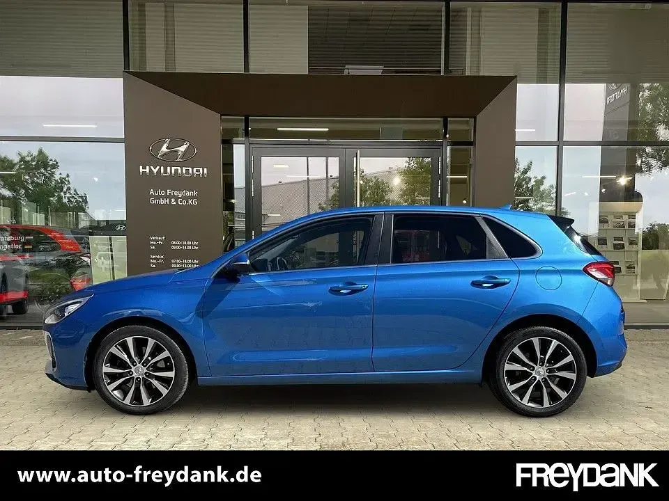 Gebraucht Hyundai i30 Style 120 PS (88 kW) 2018 Ara blue Limousine