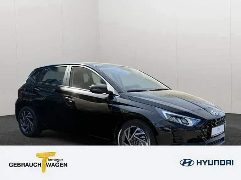 Gebraucht Hyundai i20 Trend 101 PS (74 kW) 2025 Phantom black / met Kleinwagen
