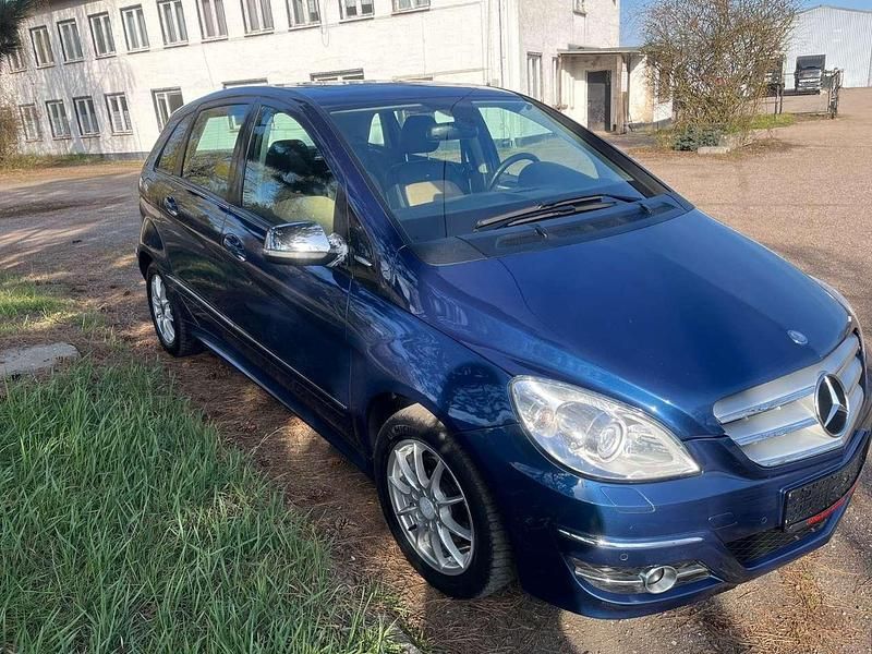 Usado Mercedes E200 Edition 193 CV (141 kW) 2008 Azul Familiar
