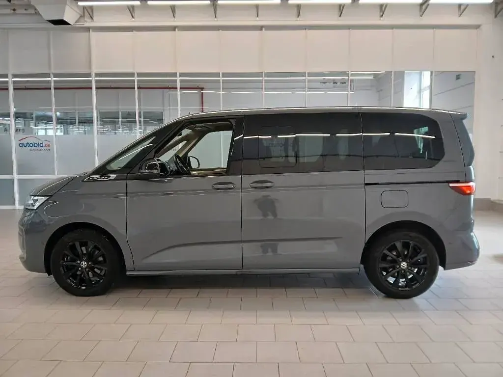 Gebraucht VW Multivan Style 150 PS (110 kW) 2024 Puregrey Van / Kleinbus