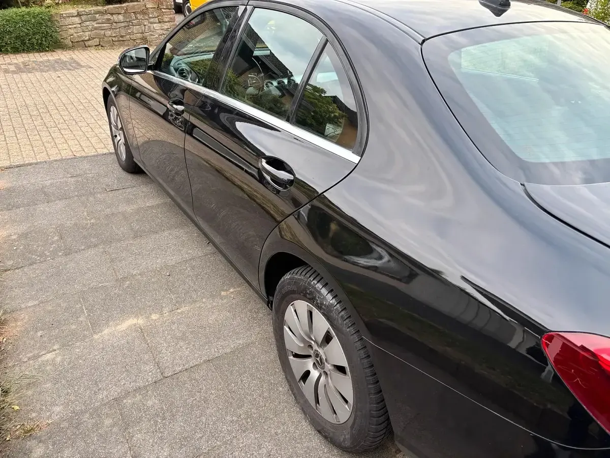 Gebraucht Mercedes E200 160 PS (117 kW) 2021 Schwarz Limousine