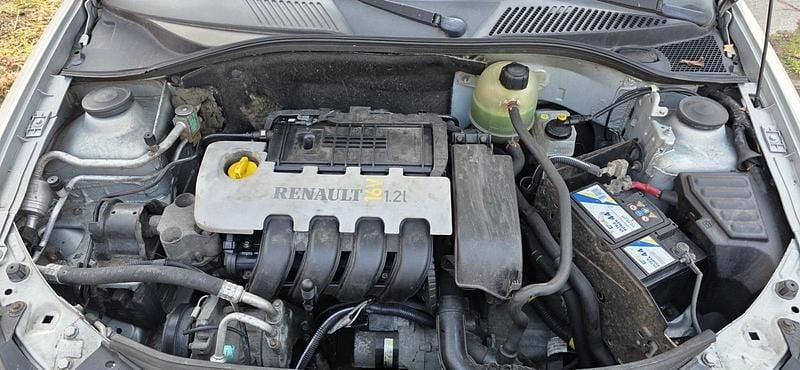 Gebraucht Renault Clio II 74 PS (54 kW) 2001 Silber Kleinwagen