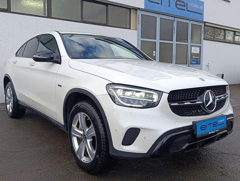Gebraucht Mercedes GLC300e 320 PS (235 kW) 2020 Weiß Coupé