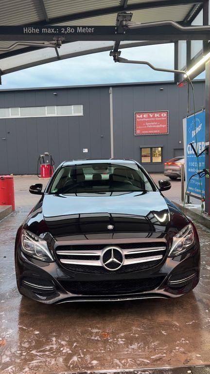 Gebraucht Mercedes C180 156 PS (114 kW) 2015 Schwarz Limousine