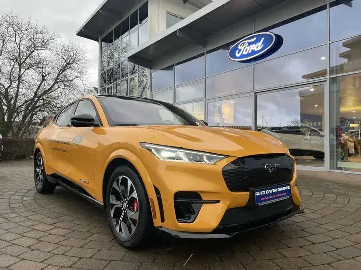 Andere farbe Gebraucht 2022 Ford Mustang Mach-E GT SUV | 49.990 € (Fairer Preis) - Bild 1/4