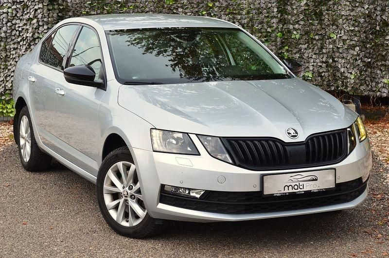 Silber Gebraucht 2020 Skoda Octavia Style Limousine | 16.990 € (Superpreis) - Bild 1/4