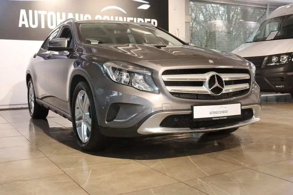 Gebraucht Mercedes GLA200 156 PS (114 kW) 2014 Grau SUV