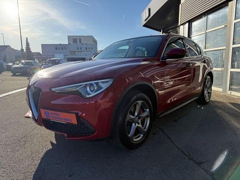 Gebraucht Alfa Romeo Stelvio Lusso 209 PS (153 kW) 2018 Rot SUV