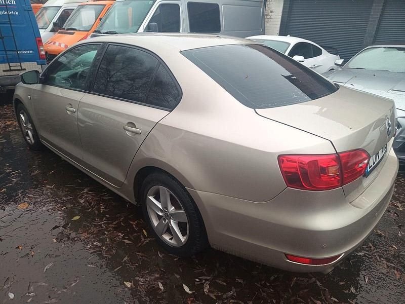 Gebraucht VW Jetta Highline 122 PS (89 kW) 2013 Beige Limousine