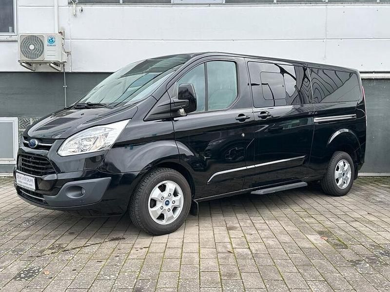 Gebraucht Ford Tourneo Custom Titanium 131 PS (96 kW) 2018 Iridiumschwarzmetallic Van