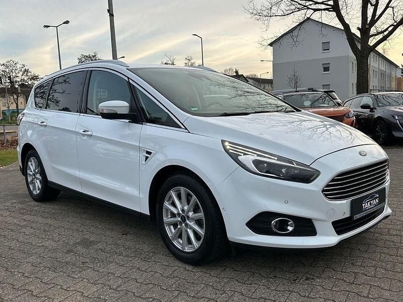 Gebraucht Ford S-MAX Titanium 179 PS (131 kW) 2016 Weiß Van / Kleinbus