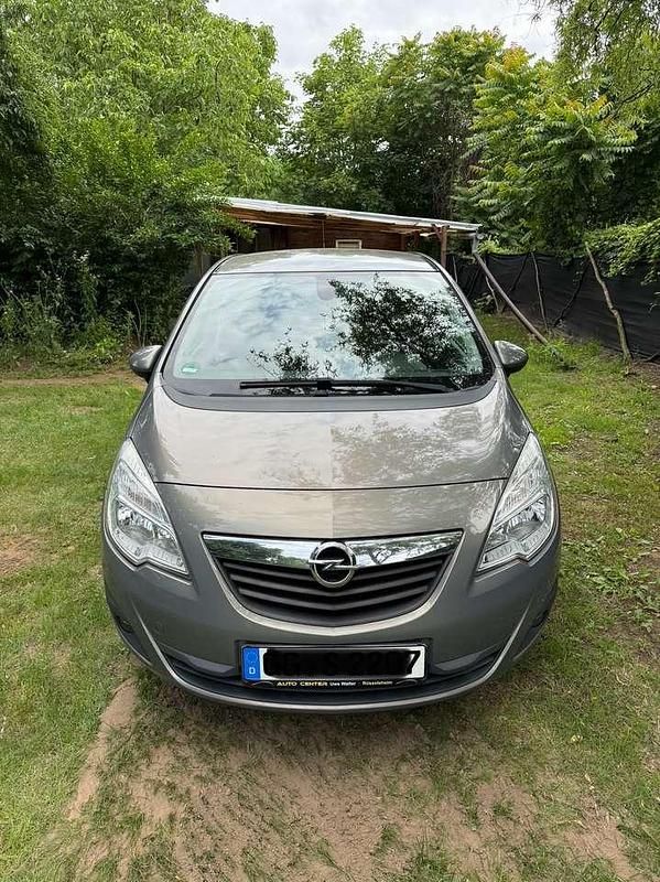 Beige Gebraucht 2011 Opel Meriva Design Edition Van / Kleinbus | 5.999 € (Fairer Preis) - Bild 1/4