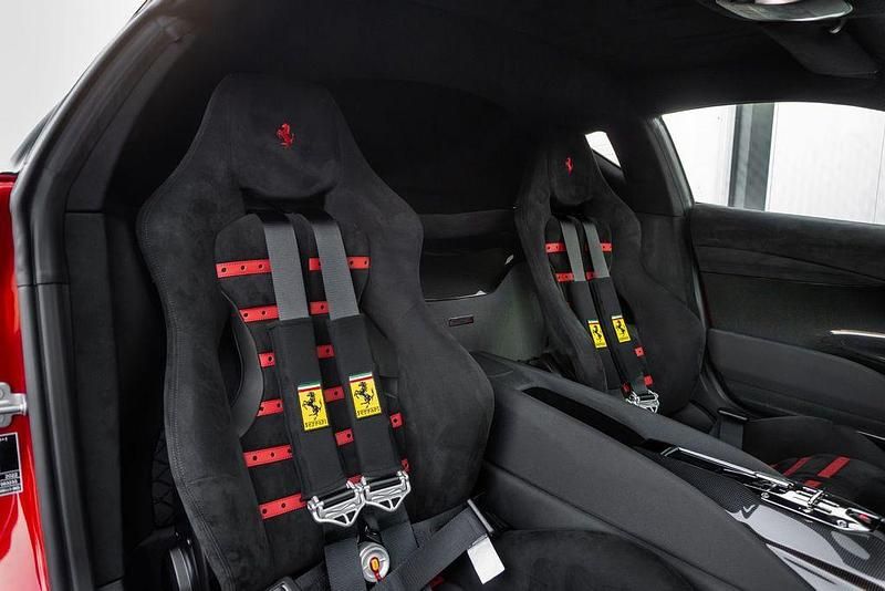 Second-hand Ferrari 812 829 CP (609 kW) 2023 Roșu