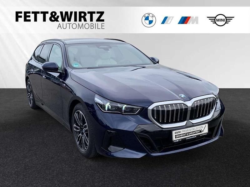 Bmw individual tansanitblau metallic Gebraucht 2024 BMW 520 M Sport Kombi | 52.888 € (Fairer Preis) - Bild 1/3
