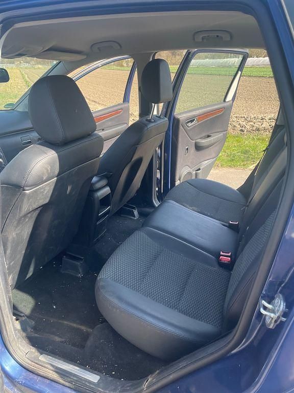 Gebraucht Mercedes A180 Elegance 116 PS (85 kW) 2010 Blau Van / Kleinbus