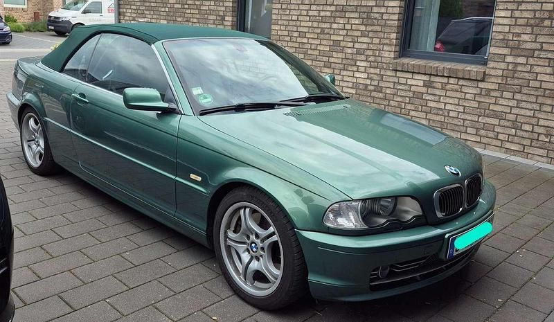 Grün Gebraucht 2001 BMW 330 Cabriolet Sport Line Cabrio | 12.300 € (Fairer Preis) - Bild 1/4