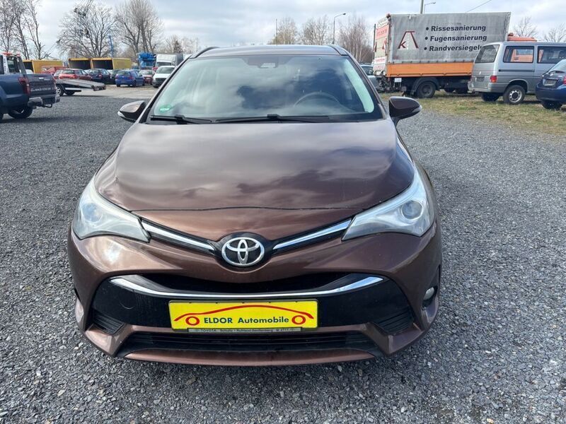 Braun Gebraucht 2016 Toyota Avensis Business Edition Kombi | 6.500 € (Etwas zu teuer) - Bild 1/4