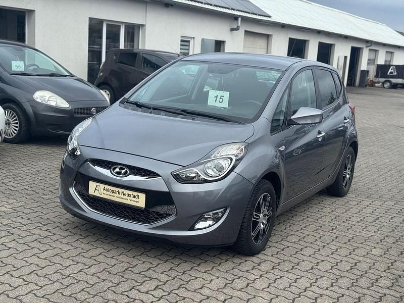 Grau Gebraucht 2012 Hyundai ix20 Comfort Kleinwagen | 7.800 € (Fairer Preis) - Bild 1/4