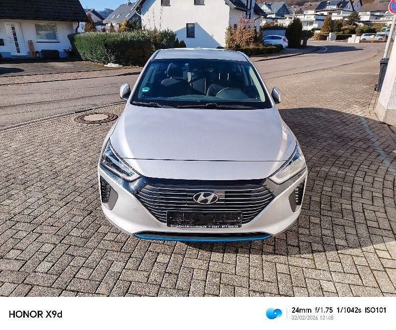 Silber Gebraucht 2018 Hyundai Ioniq Kleinwagen | 11.700 € (Fairer Preis) - Bild 1/4