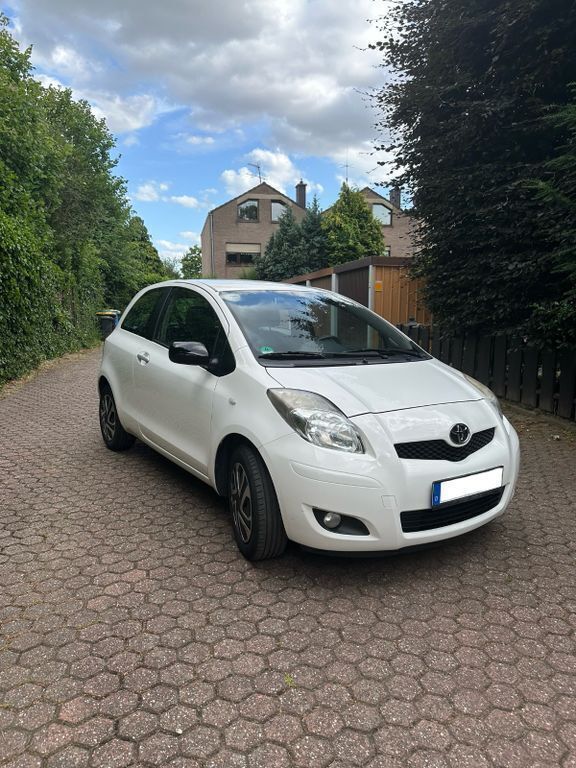 Weiß Gebraucht 2011 Toyota Yaris Kleinwagen | 3.799 € (Fairer Preis) - Bild 1/4