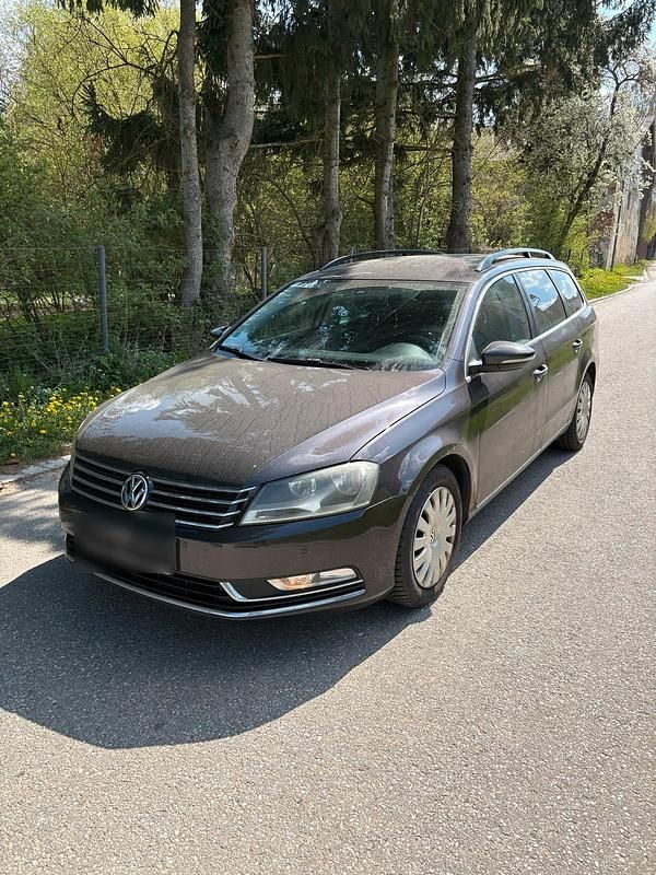 Usata VW Passat 140 CV (102 kW) 2011 Marrone Station wagon