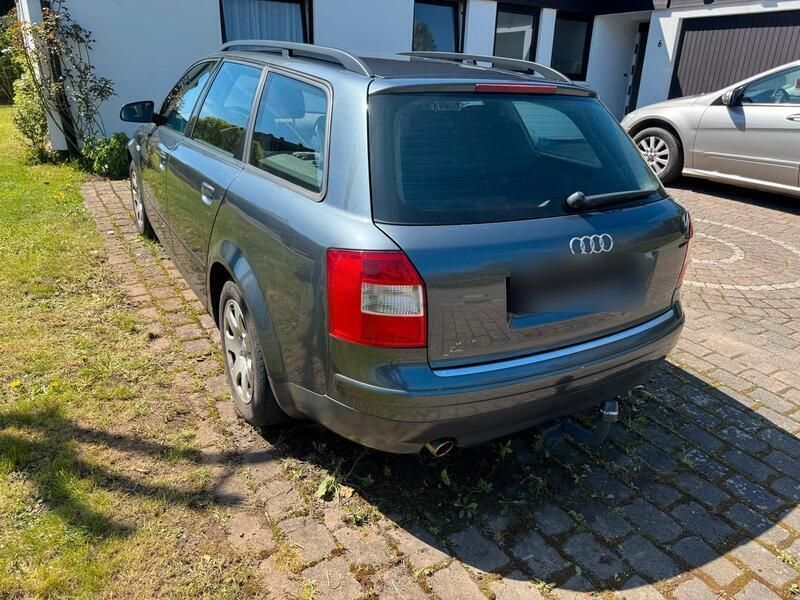 Grau Gebraucht 2002 Audi A4 Kombi | 2.850 € (Fairer Preis) - Bild 1/4