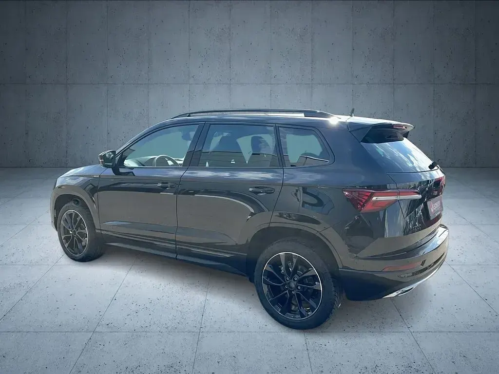 Neu Skoda Karoq SportLine 150 PS (110 kW) 2026 Blackmagic perleffekt SUV