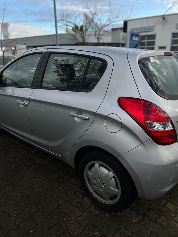 Gebraucht Hyundai i20 74 PS (54 kW) 2009 Grau Kleinwagen
