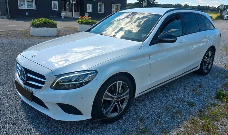 Weiß Gebraucht 2019 Mercedes C300 Kombi | 22.999 € (Guter Preis) - Bild 1/4