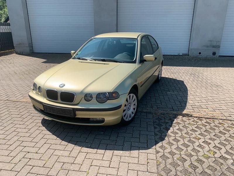 Grün Gebraucht 2002 BMW 318 Compact Kleinwagen | 949 € (Fairer Preis) - Bild 1/4