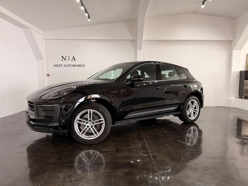 Schwarz Gebraucht 2022 Porsche Macan SUV | 57.990 € (Guter Preis) - Bild 1/3